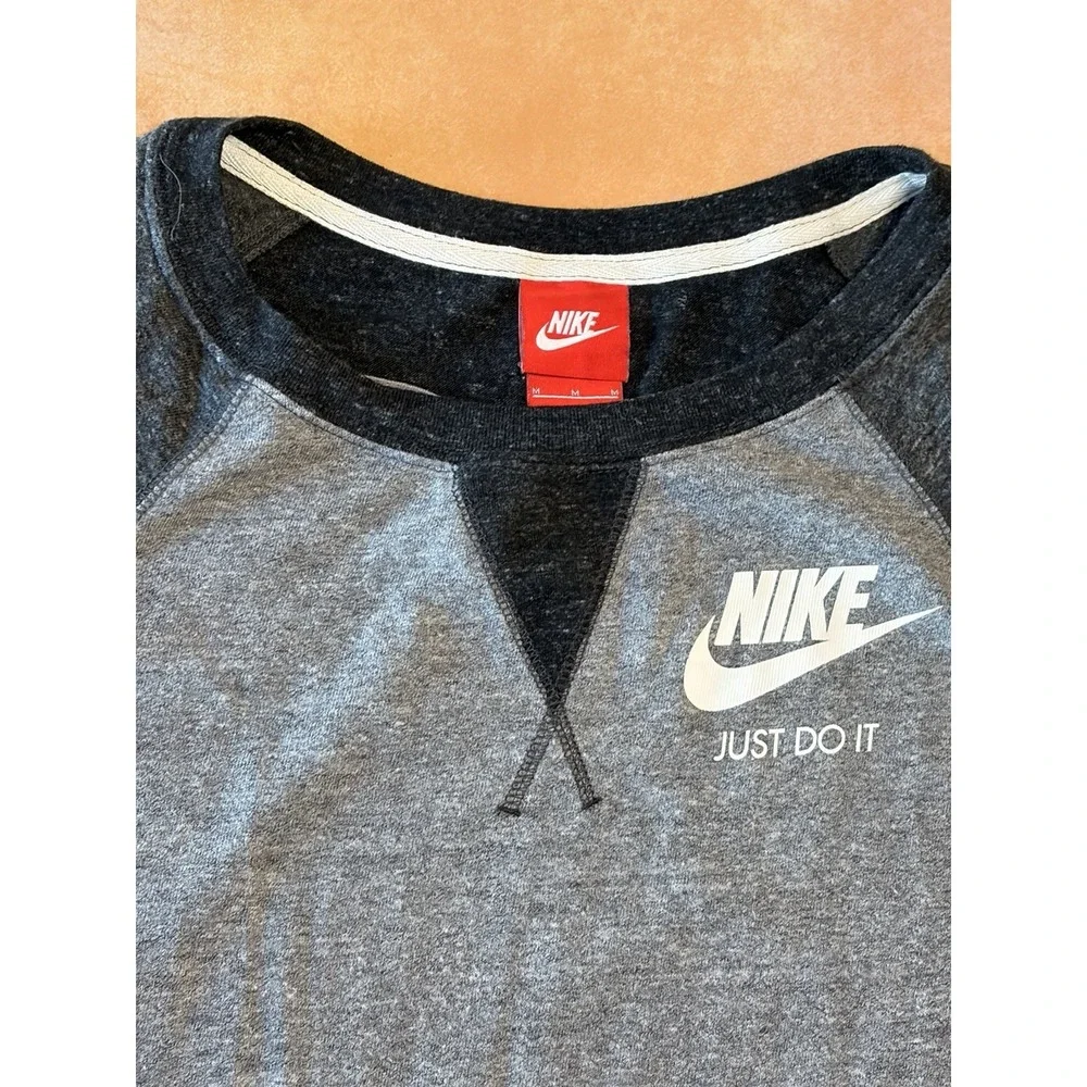 Nike Womens Medium Grey Raglan Short Sleeve T-Shirt - Side Kangaroo Pockets Y2K